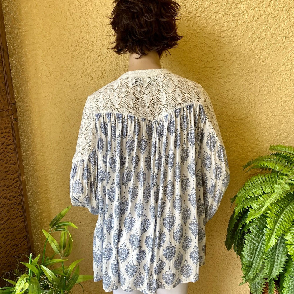 Lola P brand blue & white pheasant top - Picture 6 of 8